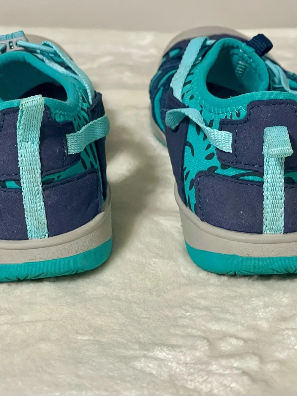 Keen Youth Moxie Sandals Aqua Blue Size 6 Shoes Waterproof Slip-On Bungee Tie